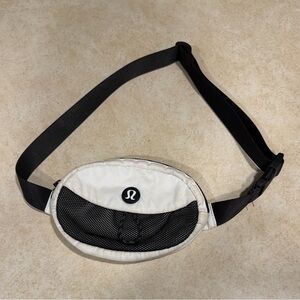 Lululemon Take It On belt bag crossbody fanny pack